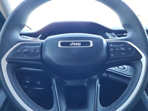 Used 2023 Jeep Grand Cherokee L Laredo RWD image 14