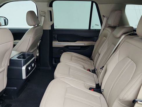 Used 2024 Ford Expedition Limited image 19