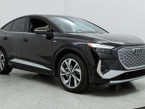 Used 2024 Audi Q4 e-tron Premium w/ Convenience Package image 7