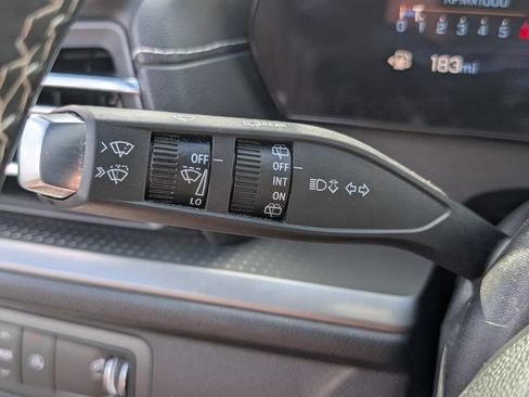 Used 2025 Chevrolet Traverse LT FWD image 37
