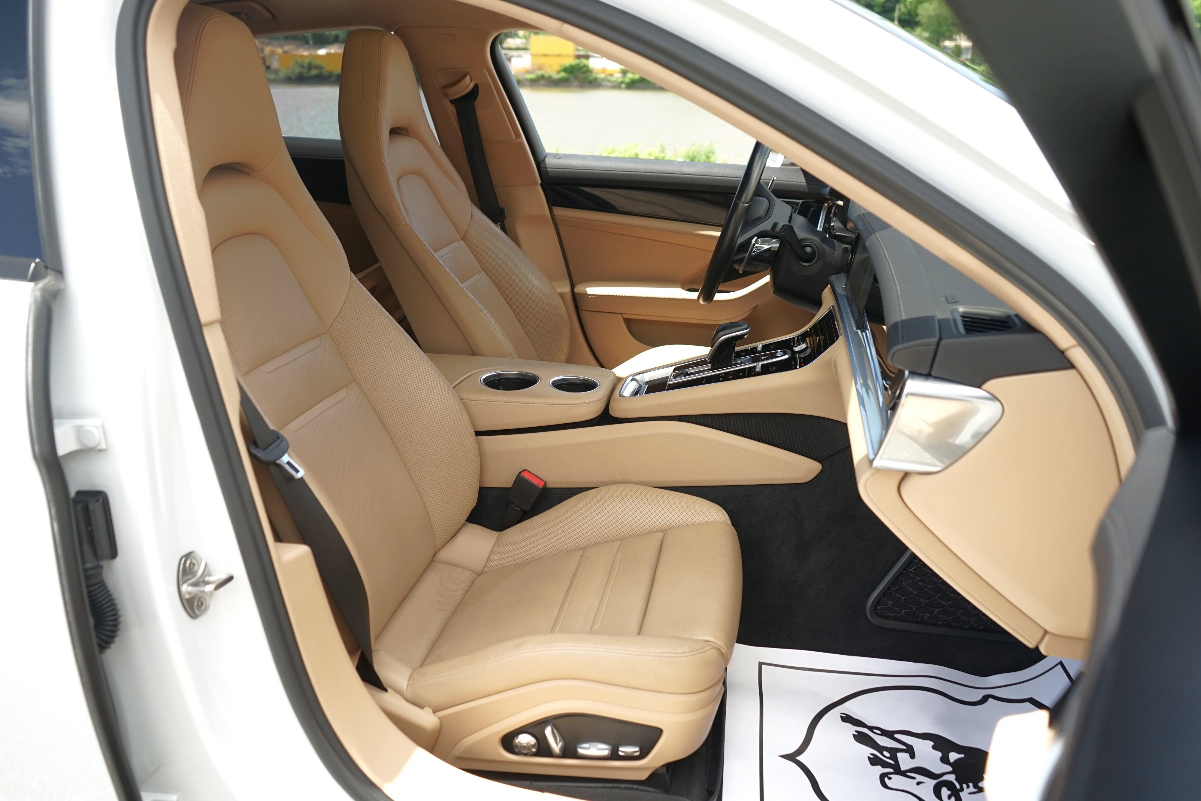 Used 2021 Porsche Panamera 4 AWD/4WD image 29