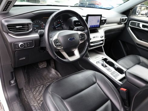 Used 2022 Ford Explorer XLT w/ Equipment Group 202A image 14