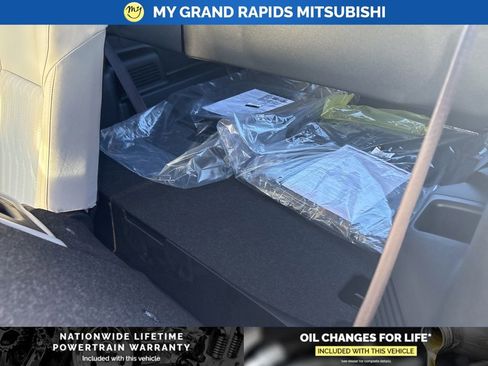 New 2026 Mitsubishi Outlander SEL image 12