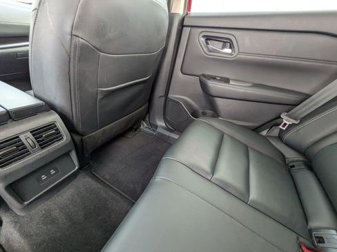 Used 2025 Nissan Rogue SL image 30