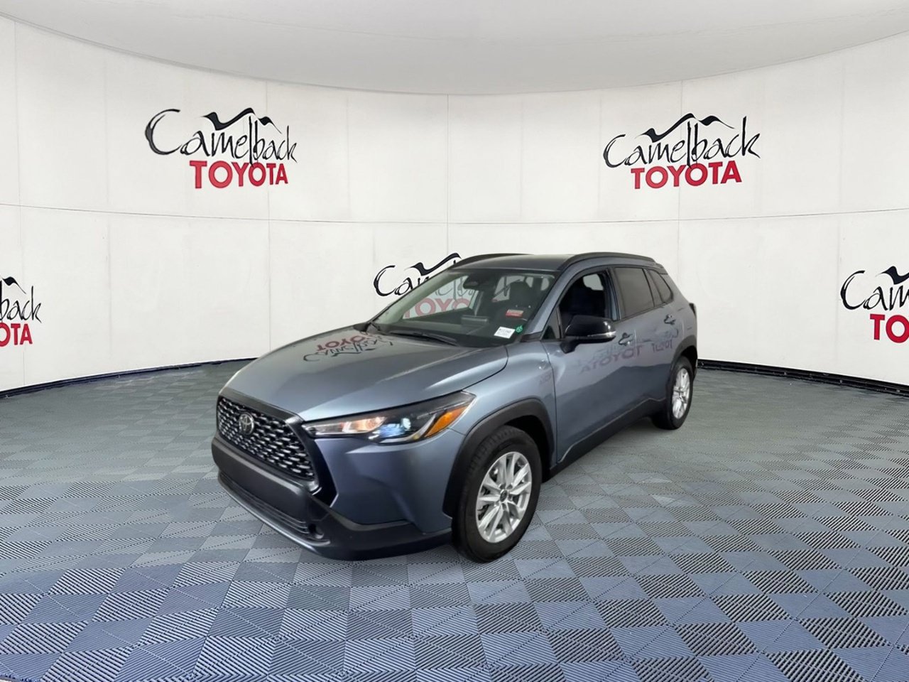 Used 2025 Toyota Corolla Cross LE FWD image 7