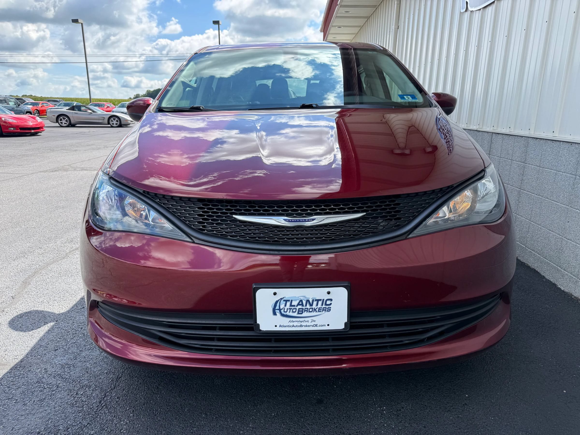 Used 2020 Chrysler Voyager L FWD image 9