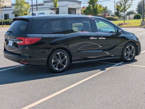 Used 2023 Honda Odyssey Elite image 4
