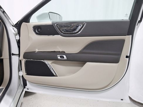 Used 2020 Lincoln Continental Reserve image 35