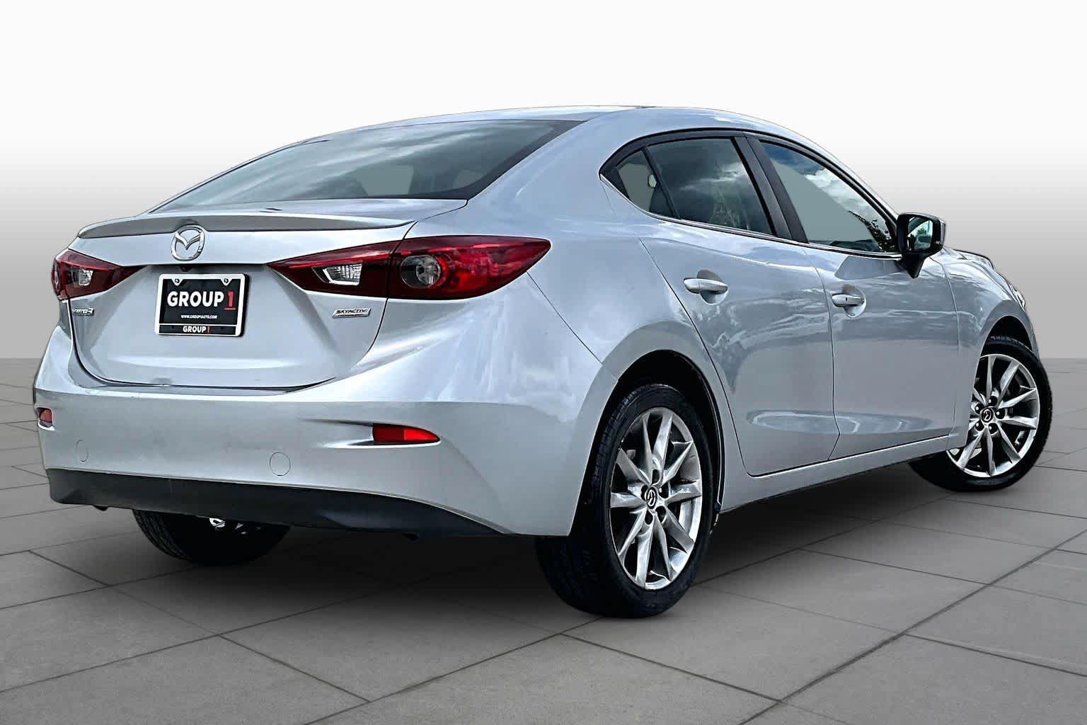 Used 2018 MAZDA MAZDA3 Touring FWD image 13