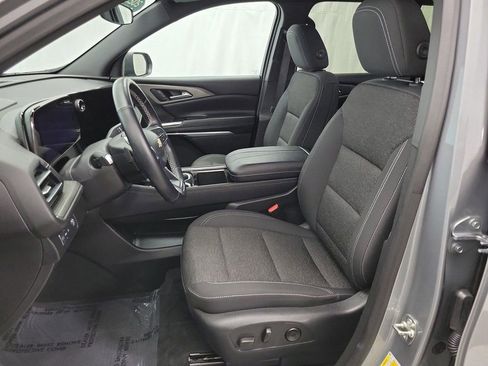Certified 2025 Chevrolet Traverse LT image 8