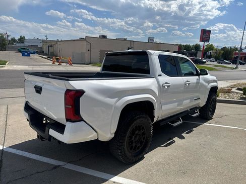 Used 2025 Toyota Tacoma SR5 AWD/4WD image 5