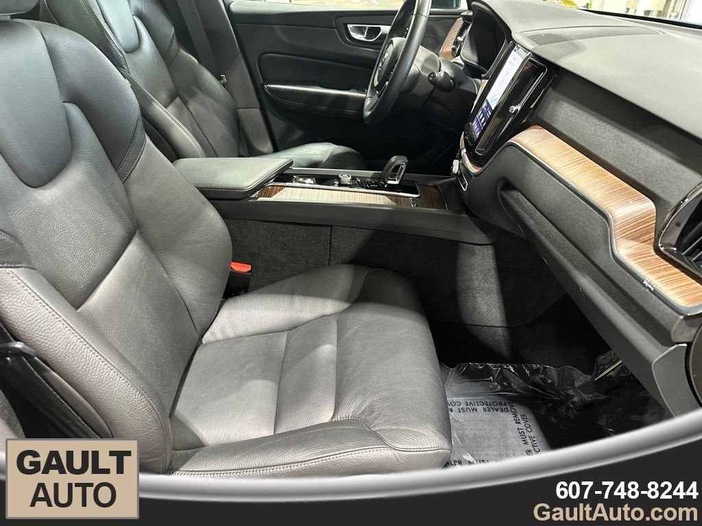 Used 2023 Volvo XC60 B5 Plus AWD/4WD image 18
