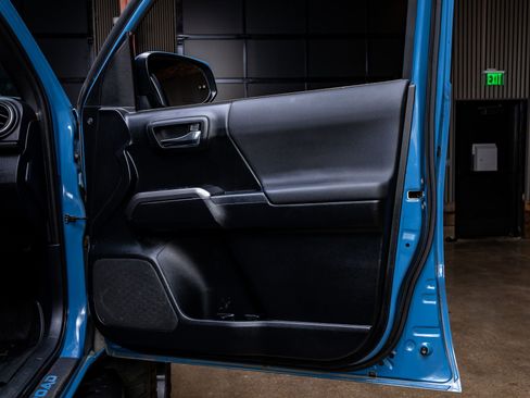 Used 2019 Toyota Tacoma TRD Off-Road image 35