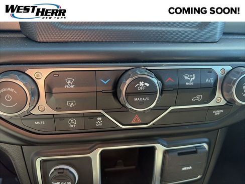 Used 2022 Jeep Gladiator Sport w/ Trailer Tow Package AWD/4WD image 10