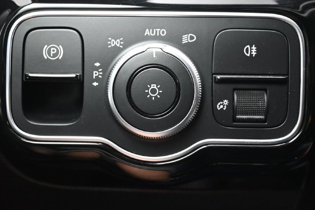 Used 2020 Mercedes-Benz CLA 250 w/ Premium Package image 17