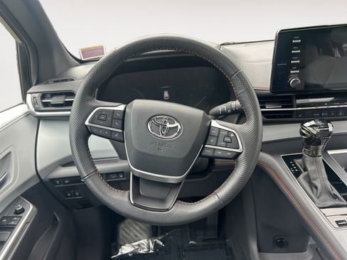 Used 2024 Toyota Sienna XSE FWD image 14