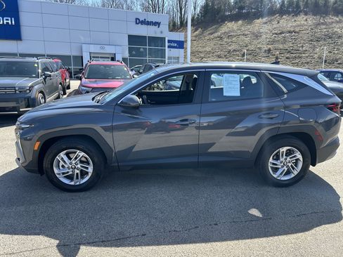 Used 2025 Hyundai Tucson SE image 19