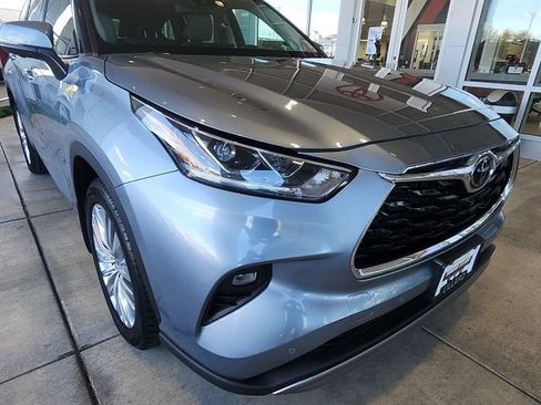 Certified 2024 Toyota Highlander Platinum AWD/4WD image 8