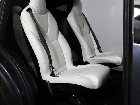Used 2023 Tesla Model X AWD/4WD image 30