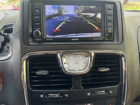 Used 2016 Chrysler Town & Country Touring image 24