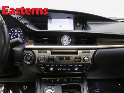 Used 2018 Lexus ES 350 w/ Luxury Package w/Wood Trim image 12