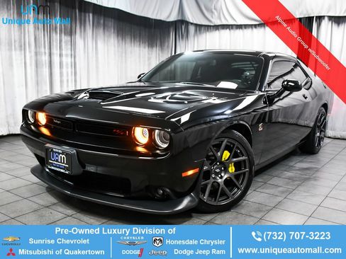 Used 2019 Dodge Challenger R/T Scat Pack RWD image 1