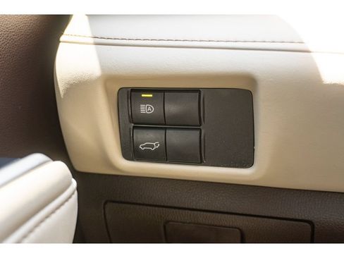 Used 2022 Toyota Highlander XLE FWD image 28