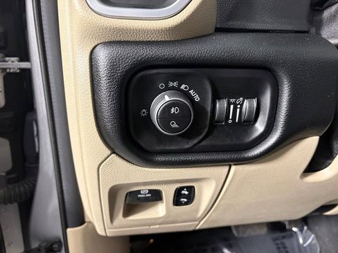 Used 2019 RAM 1500 Big Horn RWD image 12