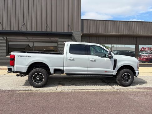 Used 2025 Ford F250 XLT w/ Black Appearance Package AWD/4WD image 3
