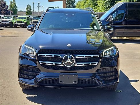 Used 2022 Mercedes-Benz GLS 450 4MATIC image 2
