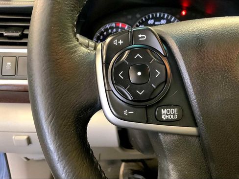 Used 2014 Toyota Camry XLE w/ Leather Package image 25