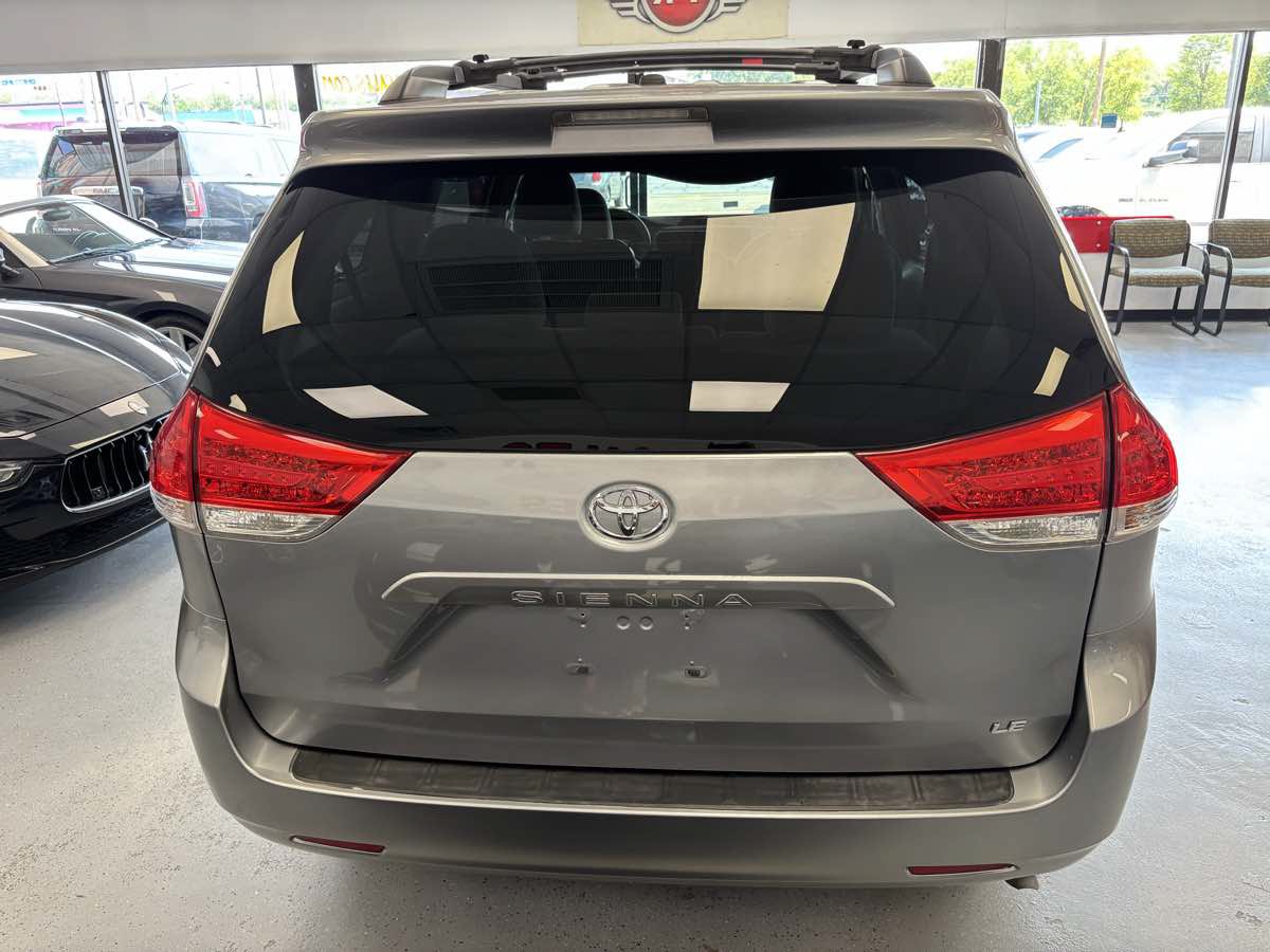Used 2011 Toyota Sienna LE FWD image 2
