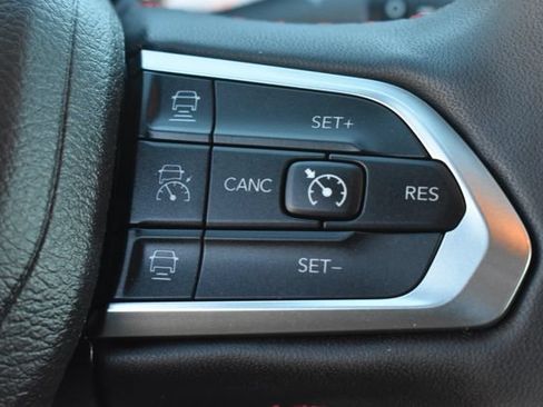 Used 2025 Jeep Compass Trailhawk AWD/4WD image 28