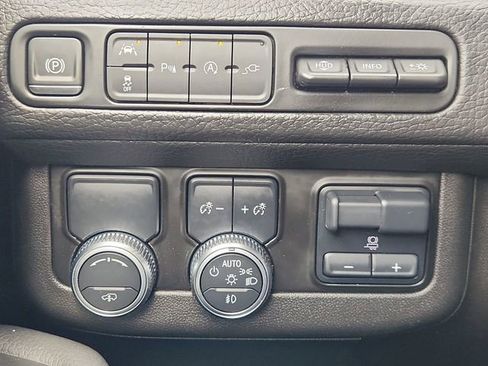 Used 2021 GMC Yukon XL Denali w/ Denali Ultimate Package RWD image 18