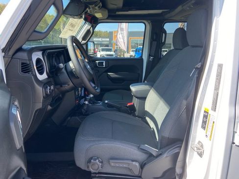 New 2025 Jeep Wrangler Willys AWD/4WD image 14