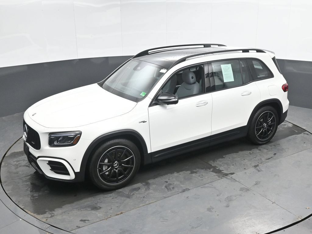 Used 2025 Mercedes-Benz GLB 35 AMG 4MATIC image 40