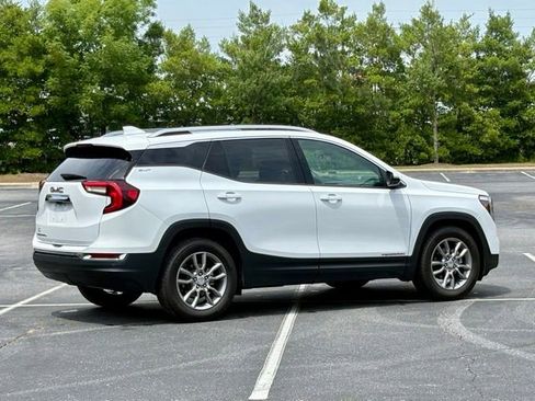 Used 2023 GMC Terrain SLT w/ Tech Package FWD image 8