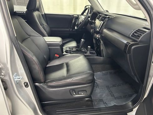 Used 2021 Toyota 4Runner Venture w/ Moonroof Package AWD/4WD image 13