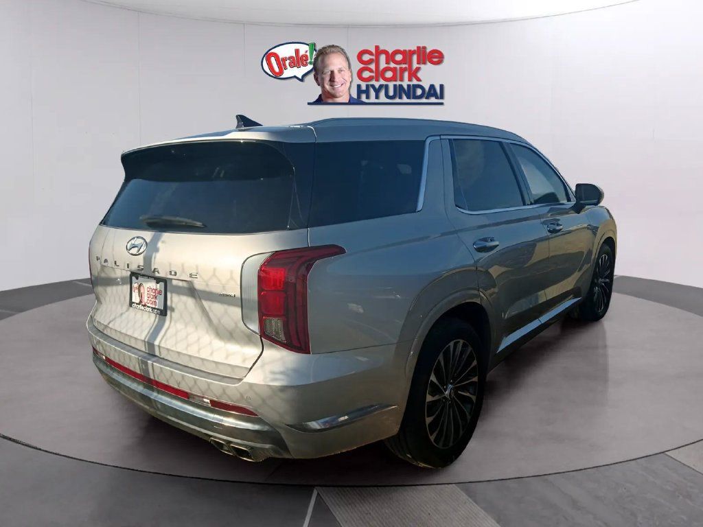 Used 2025 Hyundai Palisade Calligraphy AWD/4WD image 3