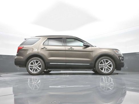 Used 2016 Ford Explorer XLT w/ Equipment Group 202A AWD/4WD image 42