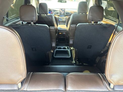 Used 2021 Ford Explorer King Ranch w/ Premium Technology Package RWD image 16