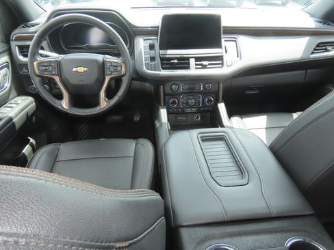 Used 2022 Chevrolet Suburban High Country RWD image 22