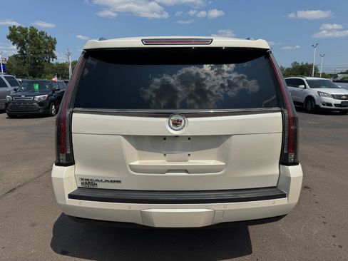 Used 2015 Cadillac Escalade Premium AWD/4WD image 4