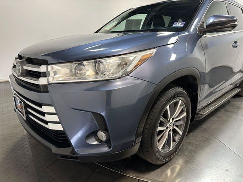 Used 2017 Toyota Highlander XLE AWD/4WD image 7