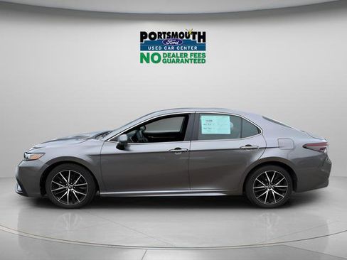 Used 2023 Toyota Camry SE FWD image 2
