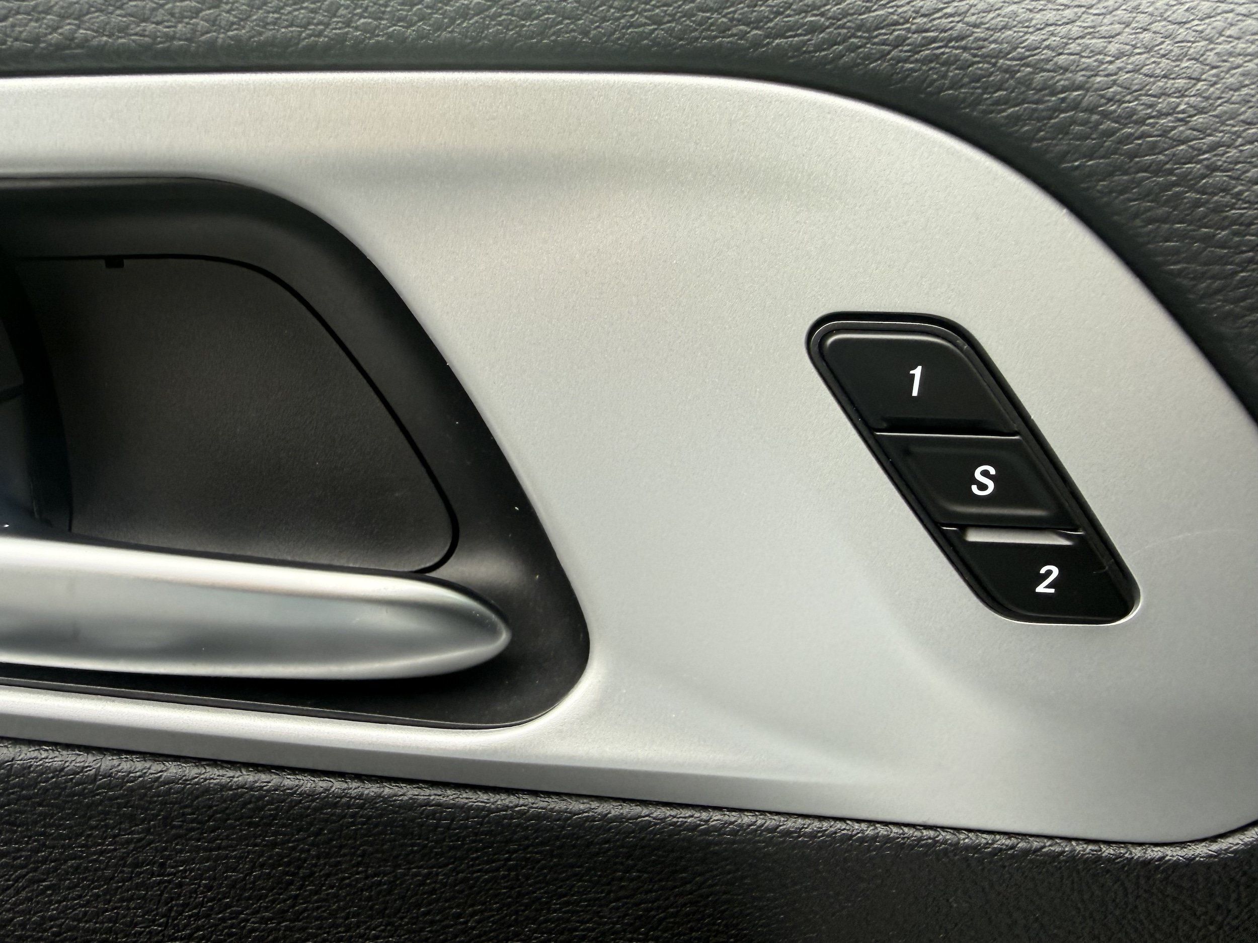 Used 2025 Chrysler Pacifica Select FWD image 20