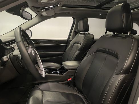 Used 2022 Jeep Grand Cherokee Limited image 14