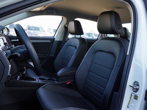 Used 2023 Volkswagen Jetta SE image 19