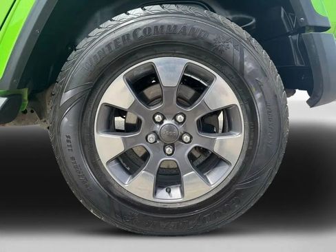 Used 2019 Jeep Wrangler Unlimited Sahara w/ Dual Top Group AWD/4WD image 26