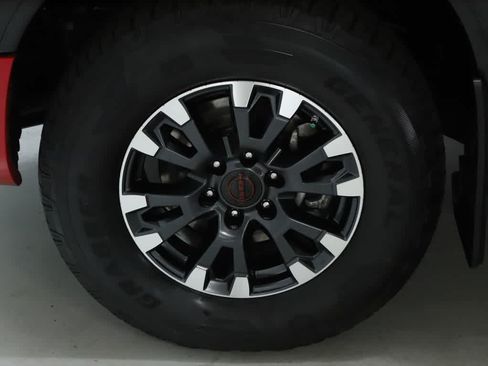 Used 2023 Nissan Titan PRO-4X w/ Pro-4x Convenience Package AWD/4WD image 45
